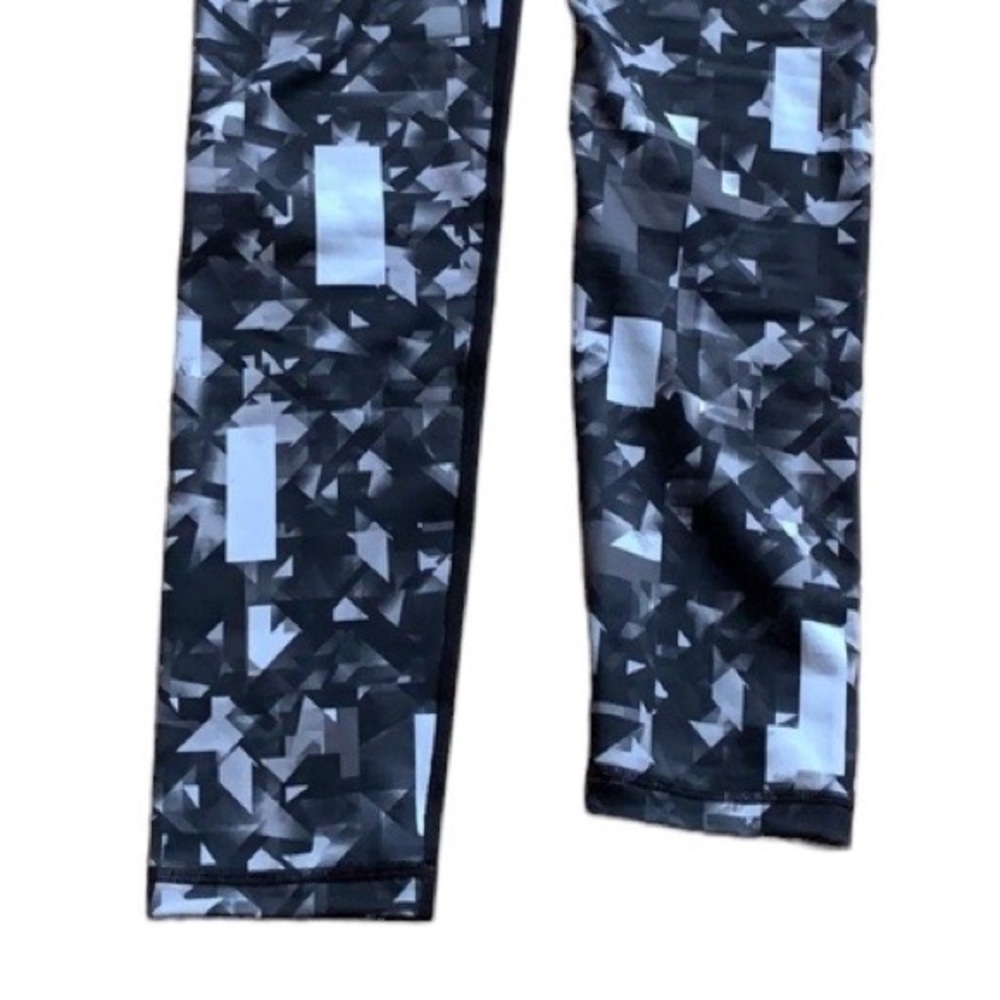 🏃♀️3/$10! Under Armour Womens Fitted Black & White Heatgear Leggings - Picture 5 of 9